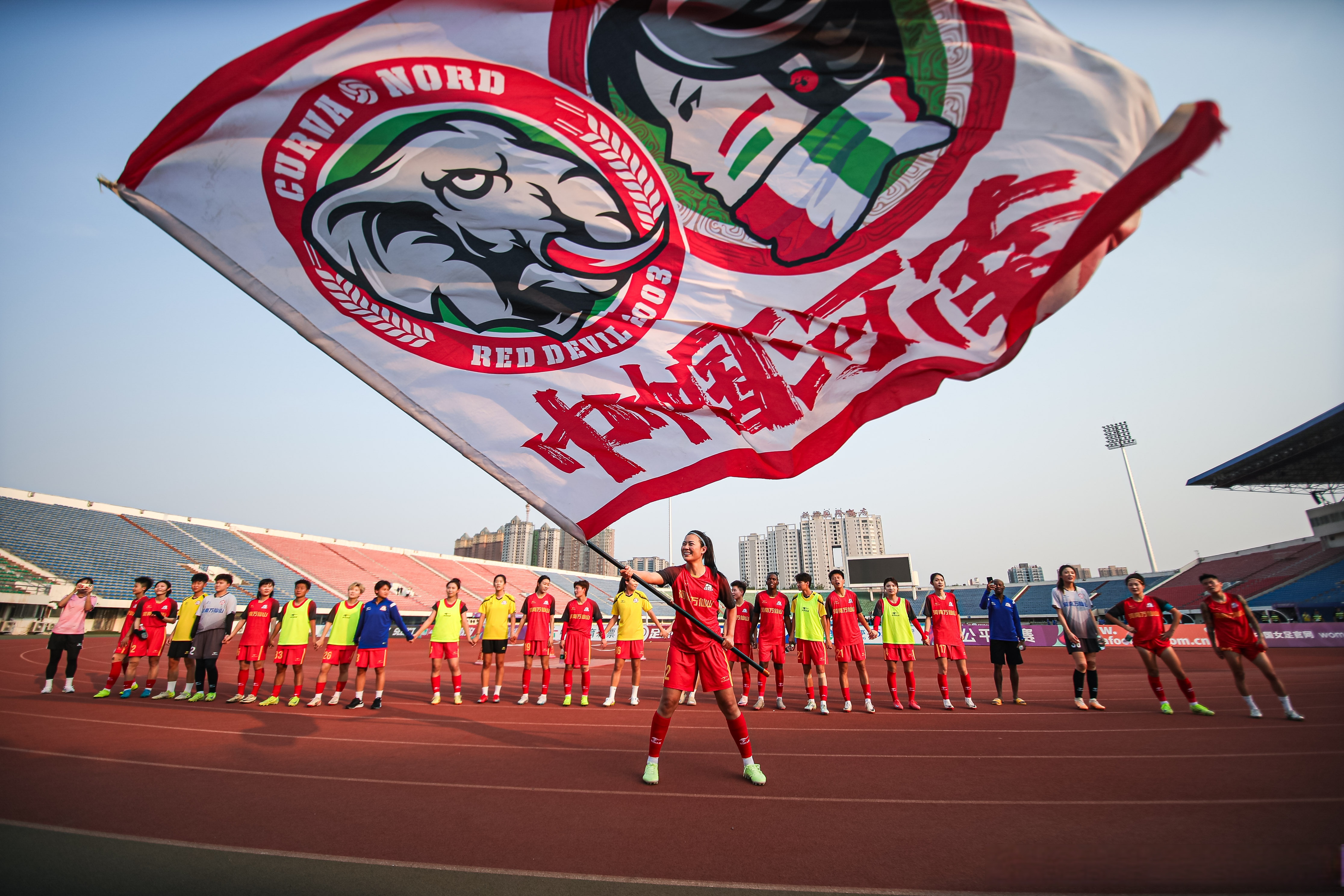 关于激情燃烧：墨尔本城主场豪取胜利，晋级路途充满挑战的信息