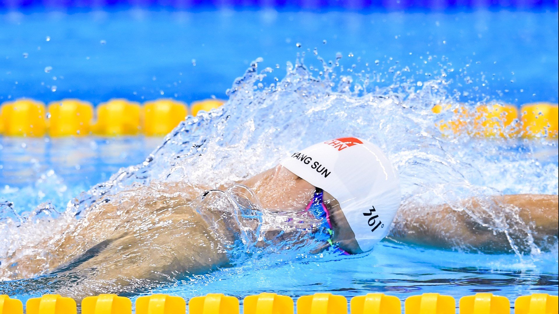 赛道上的两极，索伯车队横扫哈斯，维斯塔潘惊艳四座